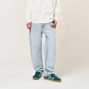 [롯데백화점]플랙 남성 밀란 M21 테이퍼드 연청 데님 팬츠 (PJTH5MLM215)