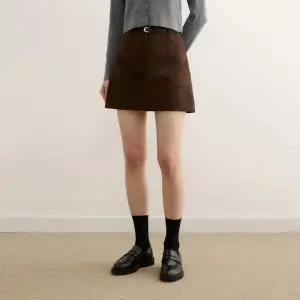 [롯데백화점]시스티나 [25 F/W] 스웨이드 A라인 미니 스커트
