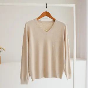 [잇수다] 베이레 비스코스 소프트 베이직 브이넥 니트