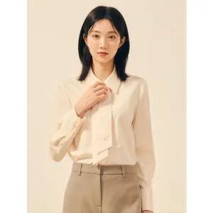 [JJ지고트](대전신세계)로고 장식 타이 블라우스 GPAM0BL901