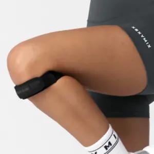 젝시믹스 슬개건 무릎 보호대 한줄 러닝 블랙 한쪽