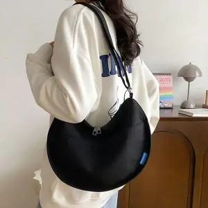 [콩심팥심]귀여운 여자 캐주얼 캔버스백 반달백 크로스백