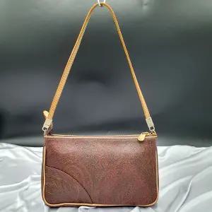 에트로 럭셔리 파우치 숄더백 중고 가방 은피아노