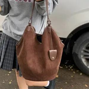 [다잇템] 여자 빅백 안경포켓 휘뚜루 FW 보부상 레더 숄더백