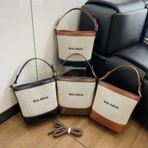 [다잇템] 여성 버킷 쁘띠 필기체 스트랩 클래식 숄더백