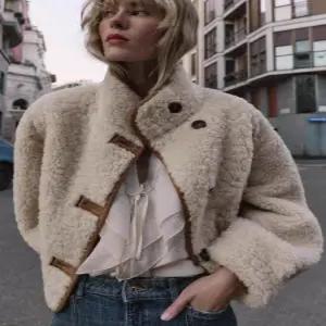 자라 하이넥 스웨이드 리버시블 더블 페이스드 점퍼 무스탕 6318 254