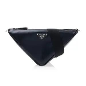 트라이앵글 가죽 숄더백 2VH155 ASK F0002  OLO)