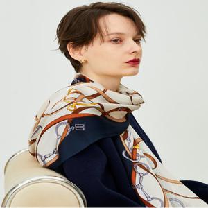 [닥스](센텀시티점)네이비 체인 진주포인트 실크 스카프DCSC0E011