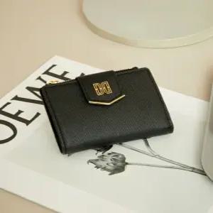 닥스 액세서리 여성 24SS [클리어런스] [스테디셀러]블랙 DD로고 소가죽 반지갑 WCWA4E385BK