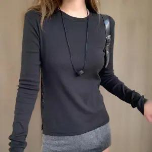 여성 슬림핏 버튼 포인트 사이드슬릿 긴팔 티셔츠