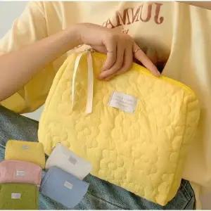 플라워 누빔 납작 빅 파우치 대용량 휴대용 여행용 화장품 파우치