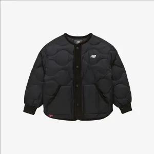 키즈(NB Kids) ESSENTIAL_테잎포인트 경량다운 (덕) NK9QF4102U_(19)Black