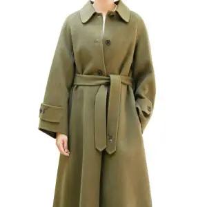 [롯데백화점]비꼴리끄 캐시 울 벨티드 롱코트 B244WL2010