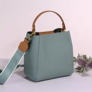 [아도라하우스]어반백 여성크로스백 가죽 토트크로스(소)URB_W722