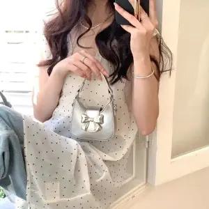 [아도라하우스]어반백 여성크로스백 리본 미니 토트크로스URB_W660