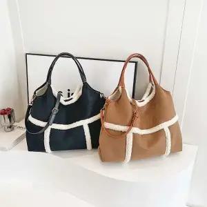 [아도라하우스]어반백 여성토트백 무스탕파우치 숄더크로스URB_W944