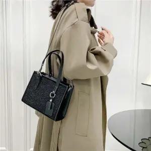 [아도라하우스]어반백 여성토트백 스터드사각 토트크로스URB_W976