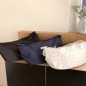 [아도라하우스]어반백 캐주얼크로스백 반달 빅크로스백URB_W1289