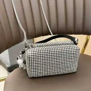 [아도라하우스]어반백 여성크로스백 스터드 보스턴 미니 토트 크로스백URB_W563