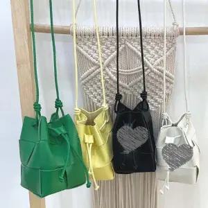 [아도라하우스]어반백 여성크로스백 미니 카세트 버킷백 크로스백URB_W513