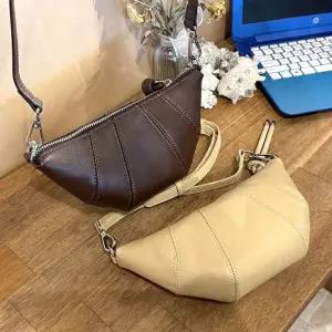 [아도라하우스]어반백 여성크로스백 가죽 크루아상백 크로스백URB_W573