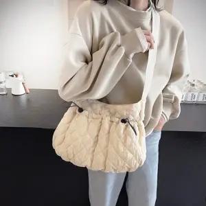 [아도라하우스]어반백 여성크로스백 패딩 스트랩 포켓 크로스백URB_W588