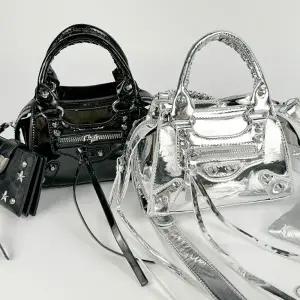 [아도라하우스]어반백 여성크로스백 에나멜 미니크로스백URB_W644