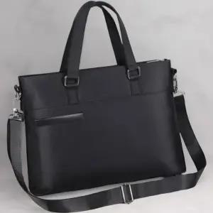 [옷자락]남성 사무직 비즈니스 블랙 넉넉한 수납 스트랩 서류가방