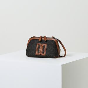 [닥스](강남점)DCWA3E714 [SAINT BARNET] 브라운 DD로고 가죽 미니크로스백