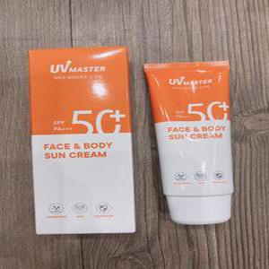 토니모리 UV마스터 페이스 앤 바디 선크림 80ml sf50+pa+++  2개