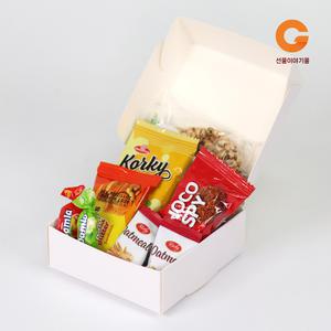 [선물텐데이] 단체 행사 선물 간식 모음 정사각박스 TA09 수능 50일 응원 합격 고등학생 신입생 동아리 국시 종합과자 간단한 다과 학생간식 홍보 이벤트 과자꾸러미  개업