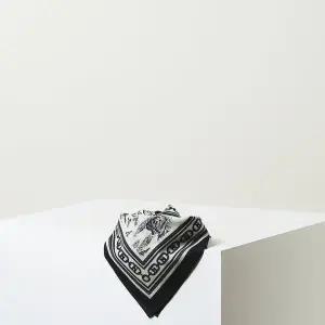 [헤지스](대구신세계)[25SS]화이트 프린트 면 손수건 HILG5E531N2