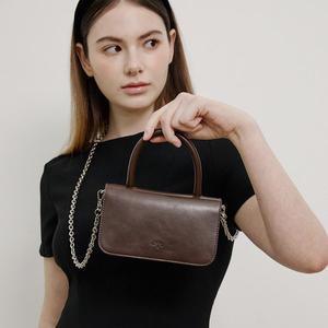 [몽삭] 베리 체인스트랩 + 탑 핸들 아이폰 미니백 다크브라운 AP12-4040-DB