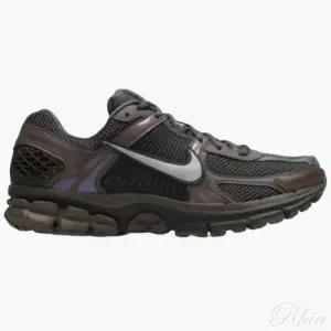 나이키 HF5493 줌 보메로 5 Y2K 201