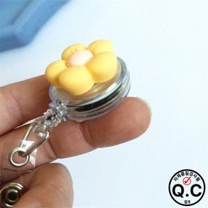 귀여운 개폐식 간호사 배지 릴 이름 태그 만화 식물 꽃 홀더 ID 카드 쉬운 당겨 버클 의사 학생