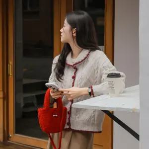 [시크폭스] 하트 단추 카라 배색 가디건_53CA667