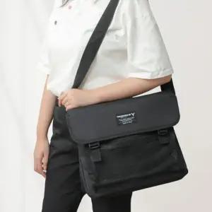 투버클 매쉬 포인트 여행 출퇴근 데일리 방수 메신저 생활방수 남녀공용 크로스백 실용적인 사이즈