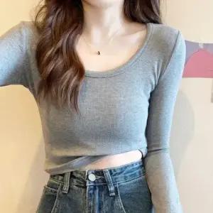 목선이 길어보이는 둥근 유넥 디자인 티셔츠 캐주얼 패션 베이직 간절기 코디 데일리