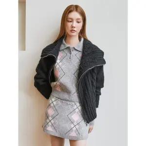 [에잇세컨즈] 언발란스 오프숄더 카디건  블랙 (12515AMQB5)