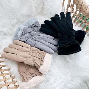 [신세계몰]겨울 여성 리본 패딩장갑 스마트 터치장갑