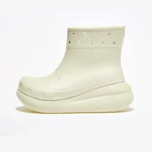 [그랜드스테이지] 크록스 클래식 크러쉬 부츠 CRS207946 BONE