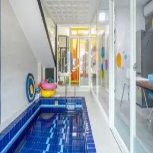 [경기/가평] 가평 똥강아지 키즈 독채 풀빌라 펜션 (편의점/매점/강/호수/섬/수목원/휴양림/놀이터/키즈/가족/독채/개별바베큐/공용수영장(실외)/복층/단체/풀빌라/주차장/온수수영장/흡연구역(지정장소)/커플)