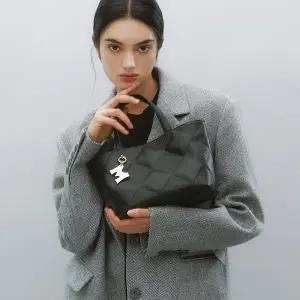 [메트로시티](광주신세계)[MQ6700 라인] 토트백 스몰 M243MQ6702Z