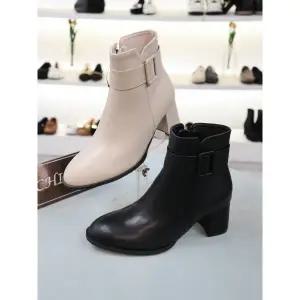 [하프클럽/] 소가죽 라운드 토 벨티드 청키힐 6cm 앵클부츠 255까지 CNC24S3078