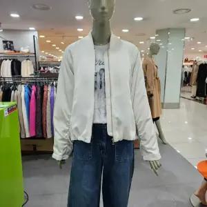 시슬리/애플아울렛/블랑코 백 포인트 루즈핏 집업 점퍼 SAJP03411