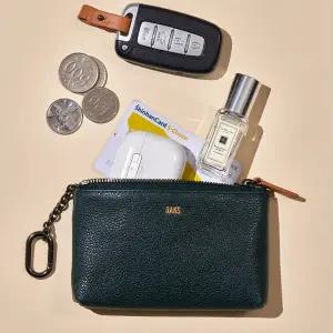 [닥스](강남점)DBHO5E835K3 [25FW][내부 카드칸 2칸][탈부착 키링고리] SOFT TWOTONE 멀티지퍼홀더