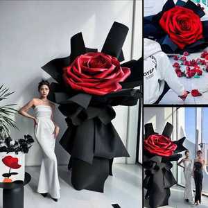 장미 꽃다발 장식품 대형 쇼핑몰 조화 결혼식 촬영