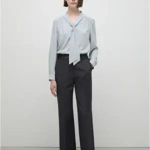 갤러리아 [25가을] 셔링 타이 넥 블라우스(BW2010F)