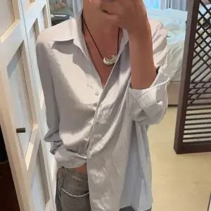 [메이비베이비] [Dearest] Mariano Shirt (페일블루)