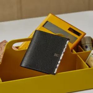 닥스 액세서리 남성 24FW [스테디셀러] 블랙 로고장식 소가죽 명함지갑 WBHO4F105BK